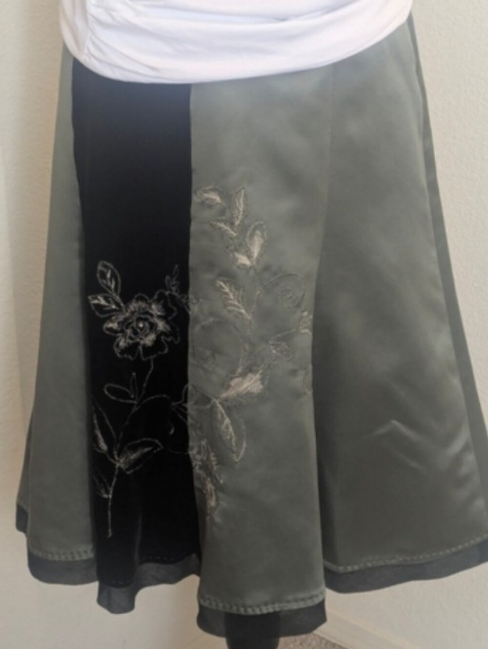 Vintage Anthro. Intuitions Silk Blend Embroidered A-Line Skirt Sz. 6 Green Black